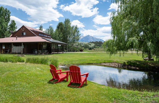 Tranquil & Spacious 2Bd in C’dale. Majestic, clean, comfy, close 2 skiing, WiFi