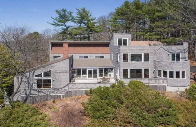 Tranquil & Spacious Water View Home