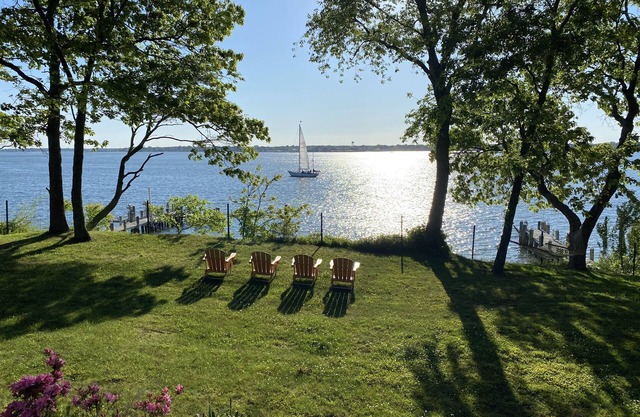 Tranquil, Beachfront Getaway with Dock, Fabulous Sunset Views!