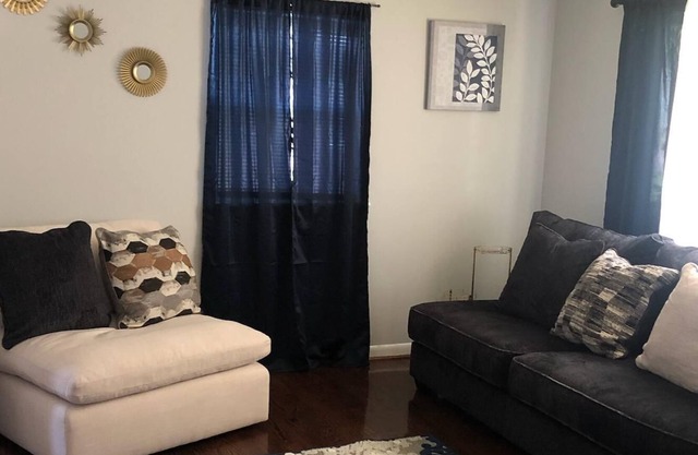 Traveling? Nurse? Doctor? Bring the family and enjoy your Home Away/ Staycay!