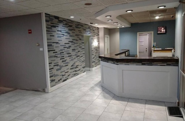 Travelodge by Wyndham Lincoln Northeast