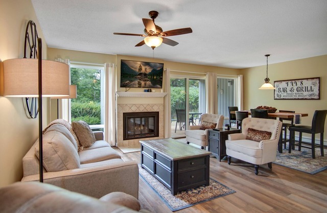 Traverse city condo/golfing/beaches/wineries/hiking