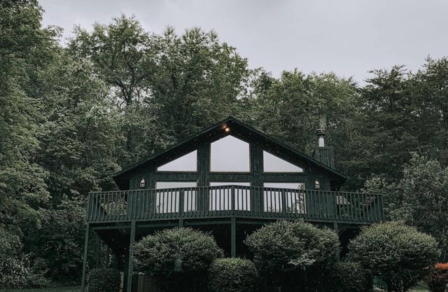 Travis Lodge, 4 BR Lodge with Great View and Hot Tub
