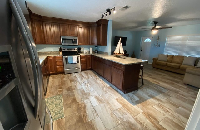 Treasure Coast Hidden Gem 2 miles from Beaches!