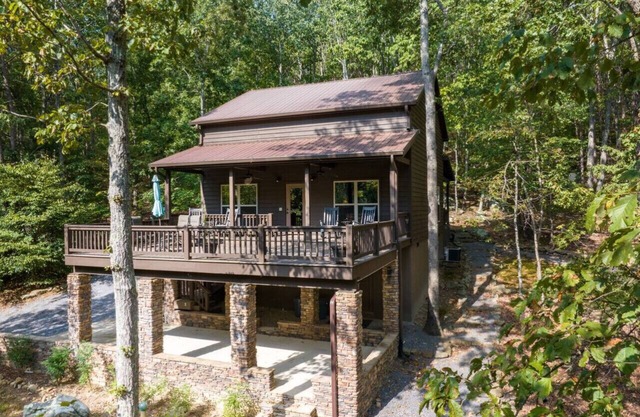 Tree Top Retreat! Hot Tub l 3mi to Desoto Falls