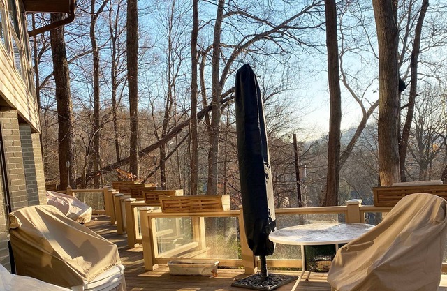 Treehouse on the Hill