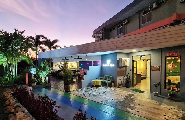 Treeline Urban Inn