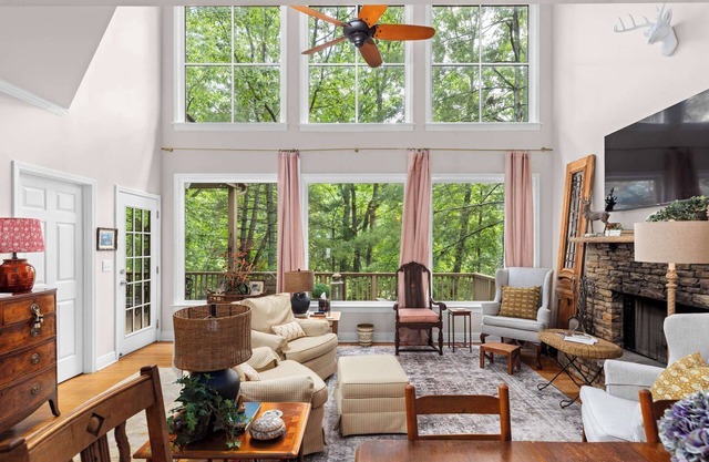 Treescape - 3 min to Beach, Tennis, Pools, & Gym!