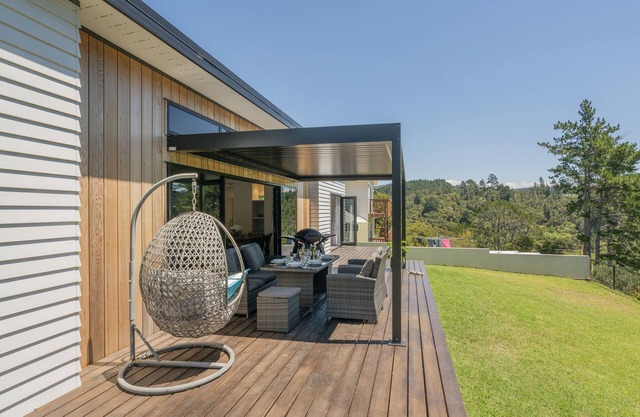 Treetop Bach - Whangamata Holiday Home