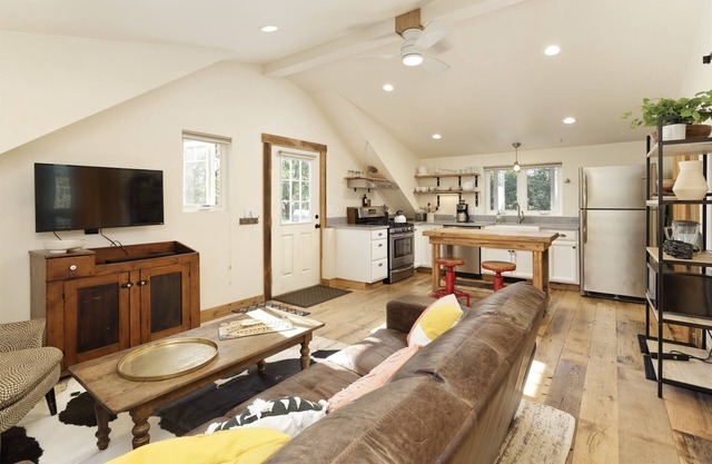 Treetop Haven | D/T Carbondale, Deck, Views