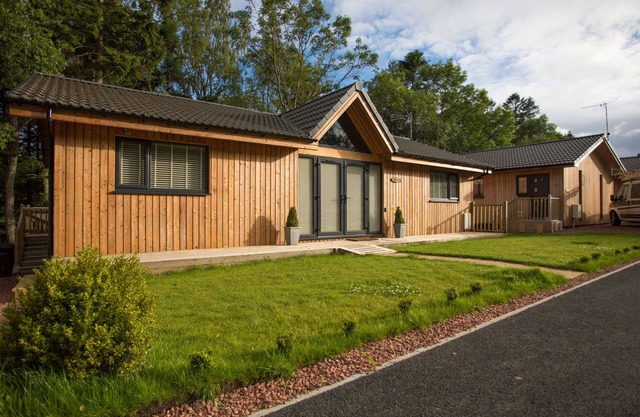TREETOPS, pet friendly, character holiday cottage in Otterburn
