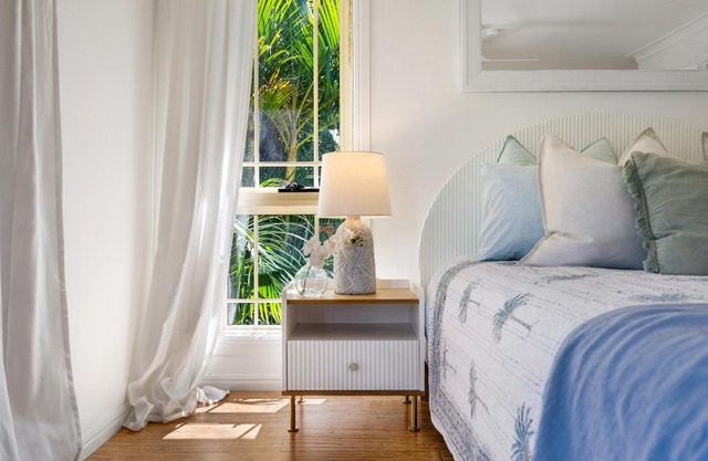 Treetops Retreat by The Beach