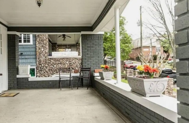 Trendy Lakeview Craftsman