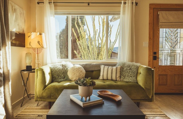 Tres Ocotillos - Modern Eclectic Casita near Hot Springs in T or C
