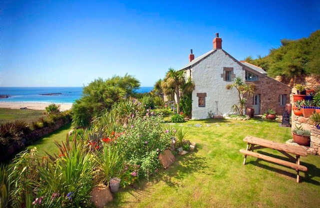 Tresillian, Beach House, Sea-views, Large Gardens