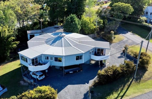 Tri-Living with Coastal Views Tamborine Mountain
