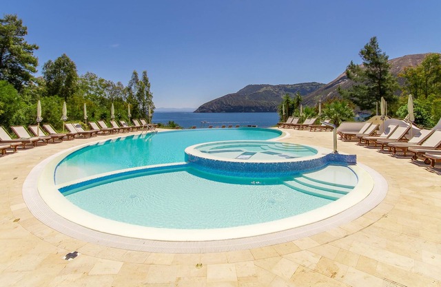 Trilo 3 - Vulcano on sea shore, Lipari, Italy