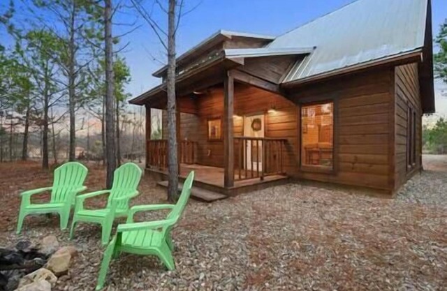 Triple Oaks Retreat · Cozy & Welcoming!