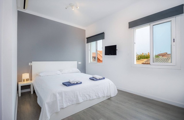 Triple room Nº10' with Shared Terrace, Wi-Fi and Air Conditioning