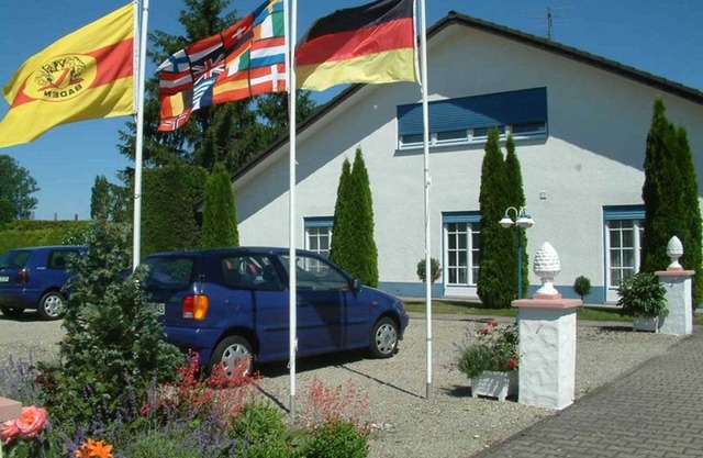 Triple Room with Shower and Toilet - Bed & Breakfast in Kippenheim R. Müller