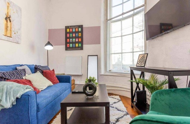 Triplex Apartment in Central Newcastle - Sleeps 10