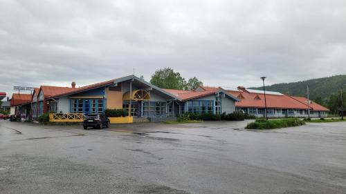 Trones Hotell & Camping