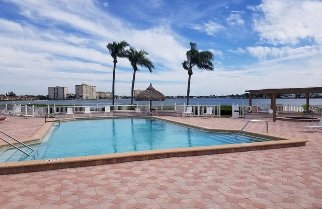 Tropical 1 BD 1.5 BA Condo on Isla Del Sol, St Petersburg, Florida