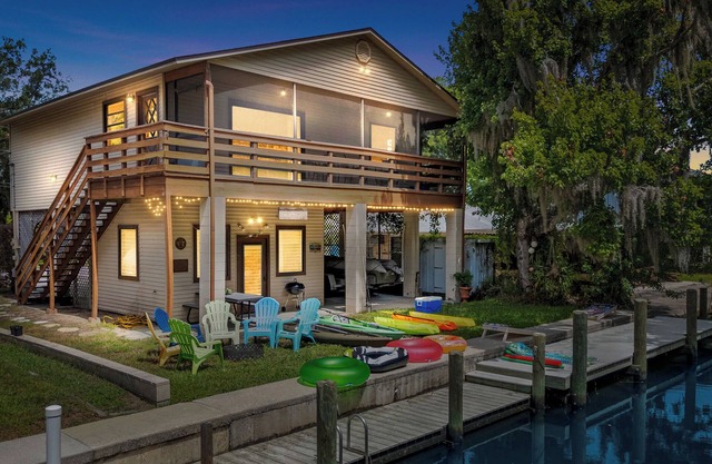 Tropical Escape: Kayaks, Dock, Direct Gulf Access, Ideal for Large Boats!