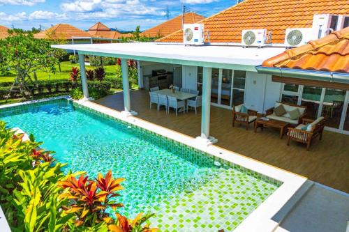 Tropical Family Villa w Pool Garden ML103