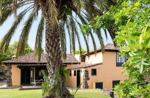 Tropical garden Holiday Home