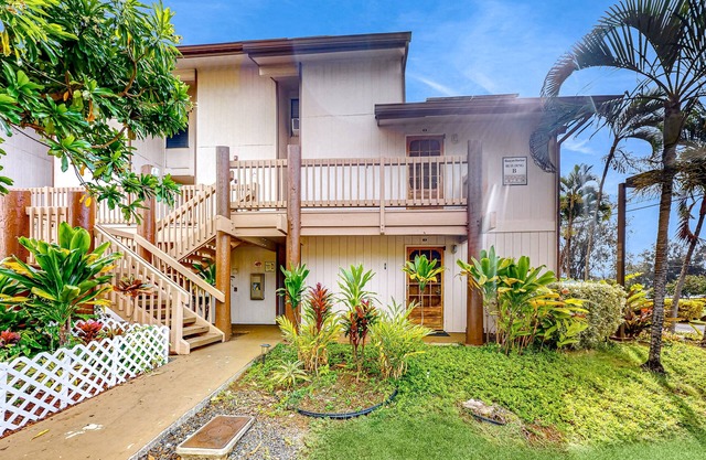 Tropical hideaway with easy beach access, alfresco patio, pool & tennis