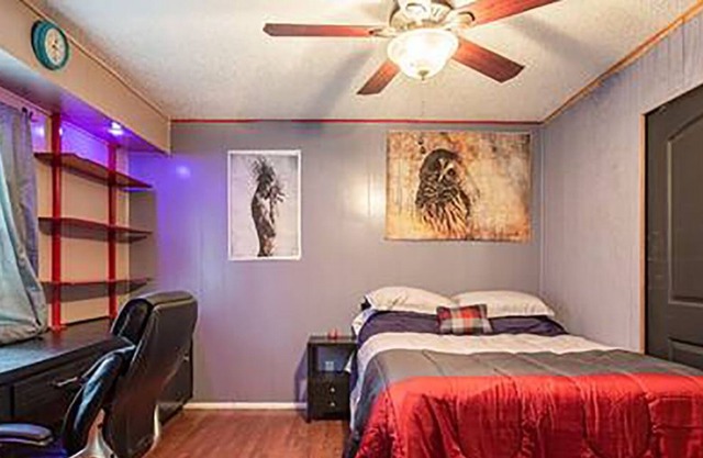 Tropical historic lodge w/firepit, close to Tarpon springs and great golf spots