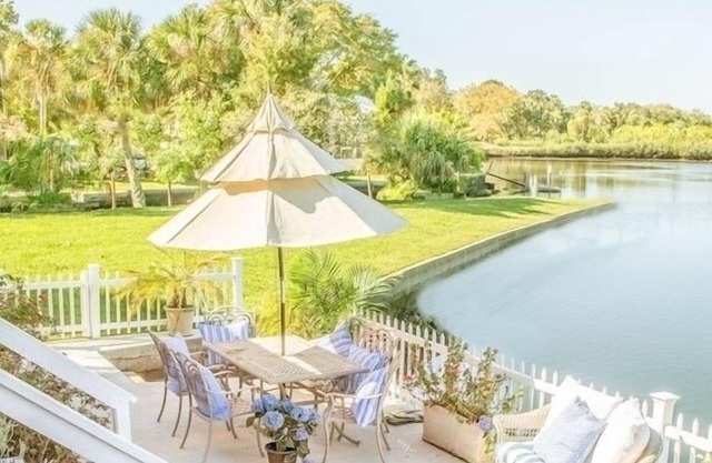 Tropical Island Romantic Waterfront Private New 2Bed Suite Pool Sand Beach Gulf!