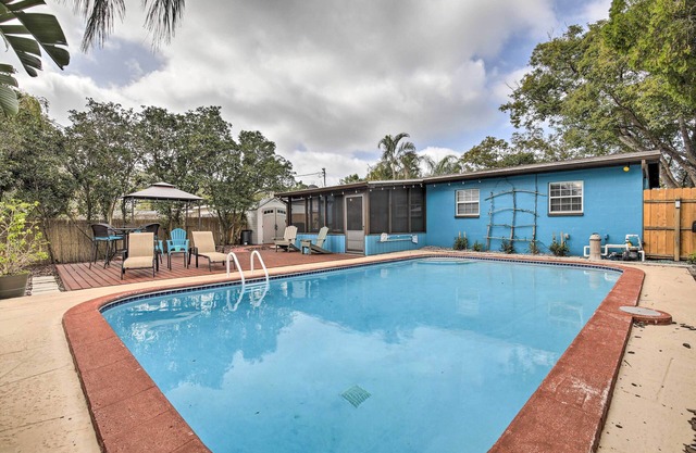 Tropical Palm Harbor Retreat with Lanai & Patio!