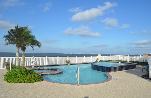 Tropical Paradise on the Bay! Las Joyas