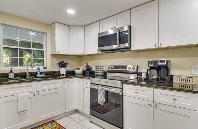 Tropical Tampa Home: Pets Welcome!