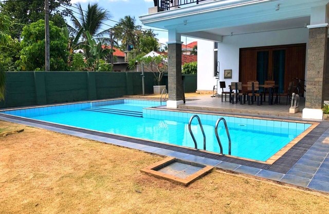 Tropical Terrace - A Charming 2-bedroom house in Negombo