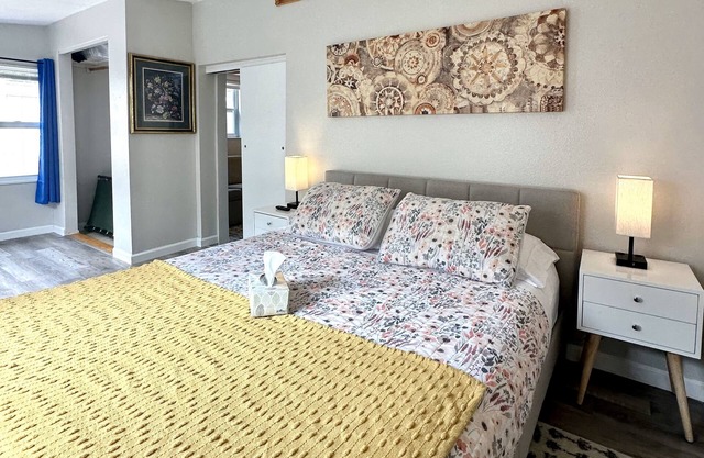TROPlCAL HAVEN-BBQ/WASHER/DRYER-NEAR BEACH/LAKE/PARK/MALL/GYM/RESTAURANT/MARINA!