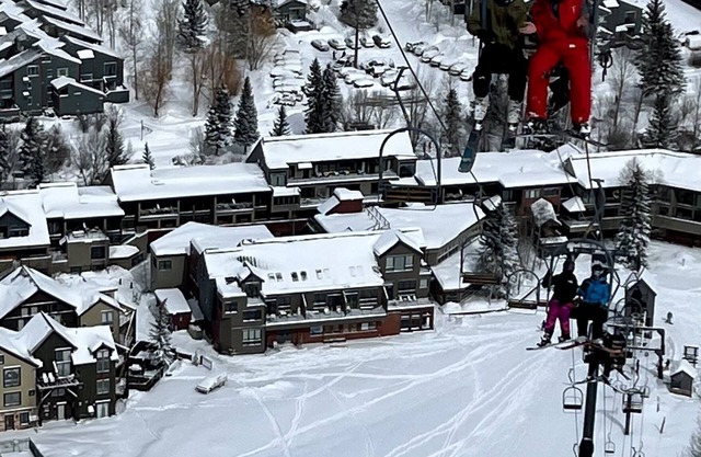TRUE SKI IN-SKI OUT! Telluride’s Top Value 2BR-Hot Tubs-Indoor Pkg-BBQs-1st Flr.