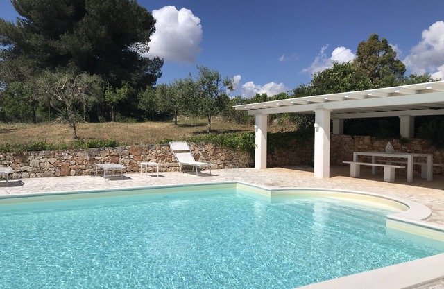 Trulli and Lamia in Apulia, private pool 7 beds BBQ, wood-burning oven, parking lot