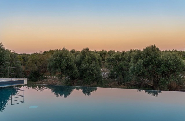 Trullo in Cisternino with Infinity Pool