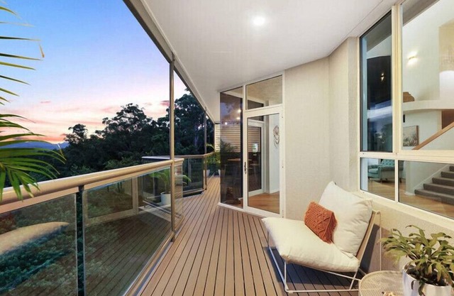 Truly exceptional 6 Bedroom Oasis in Burleigh Heads