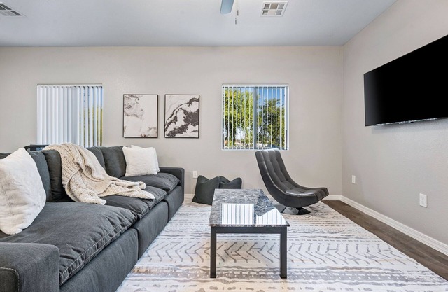 TSMC - 2 Bedroom 2 Bath w/Pool and Gym #2003