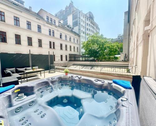 TubLife Terrace Suite - PRIVATE JACUZZI - FreeParking