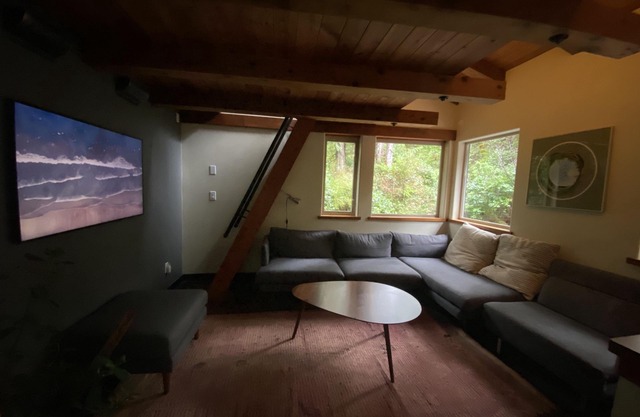 Tucked In The Rainforest, Across The Road From Tofino's Best Surf! Soaker Tub!