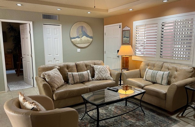 Tucson Escapes at Sabino Cnyn King, queen, office, pets, pool, and pickle ball