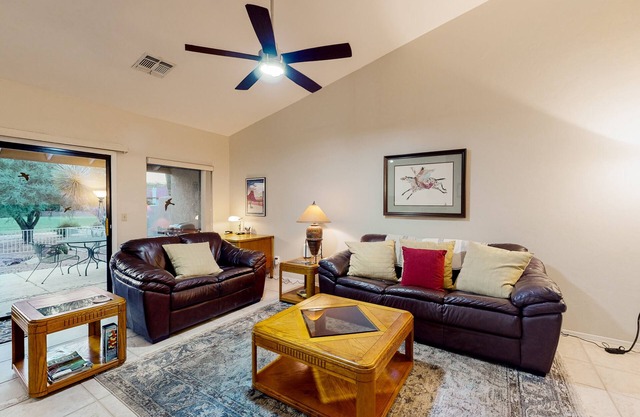 Tucson National #8689 | Townhouse in Tucson with pool, golf, hot tub, & W/D