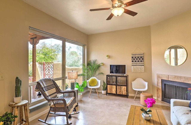 Tucson Townhome: 11 Mi to Dtwn - Long-Term Stays!