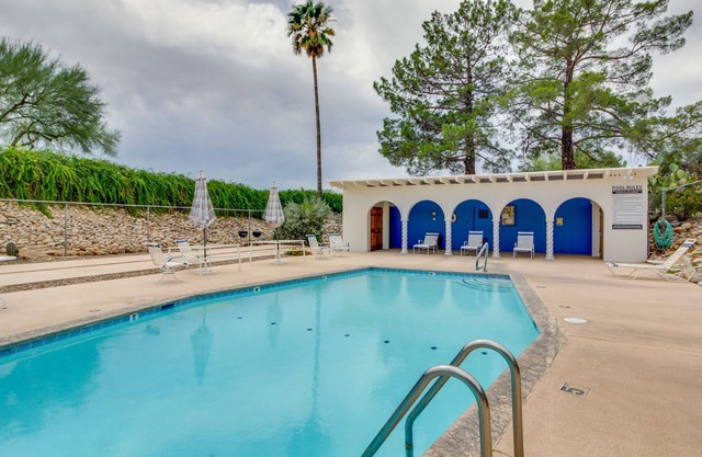 Tucson Townhome w/Shared Pool in 55 + Community!