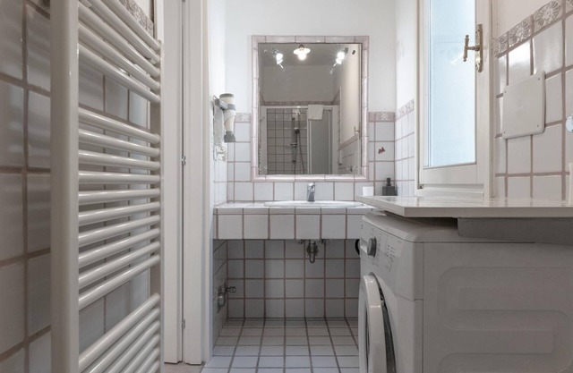 Turati Apartment: Bright and central flat